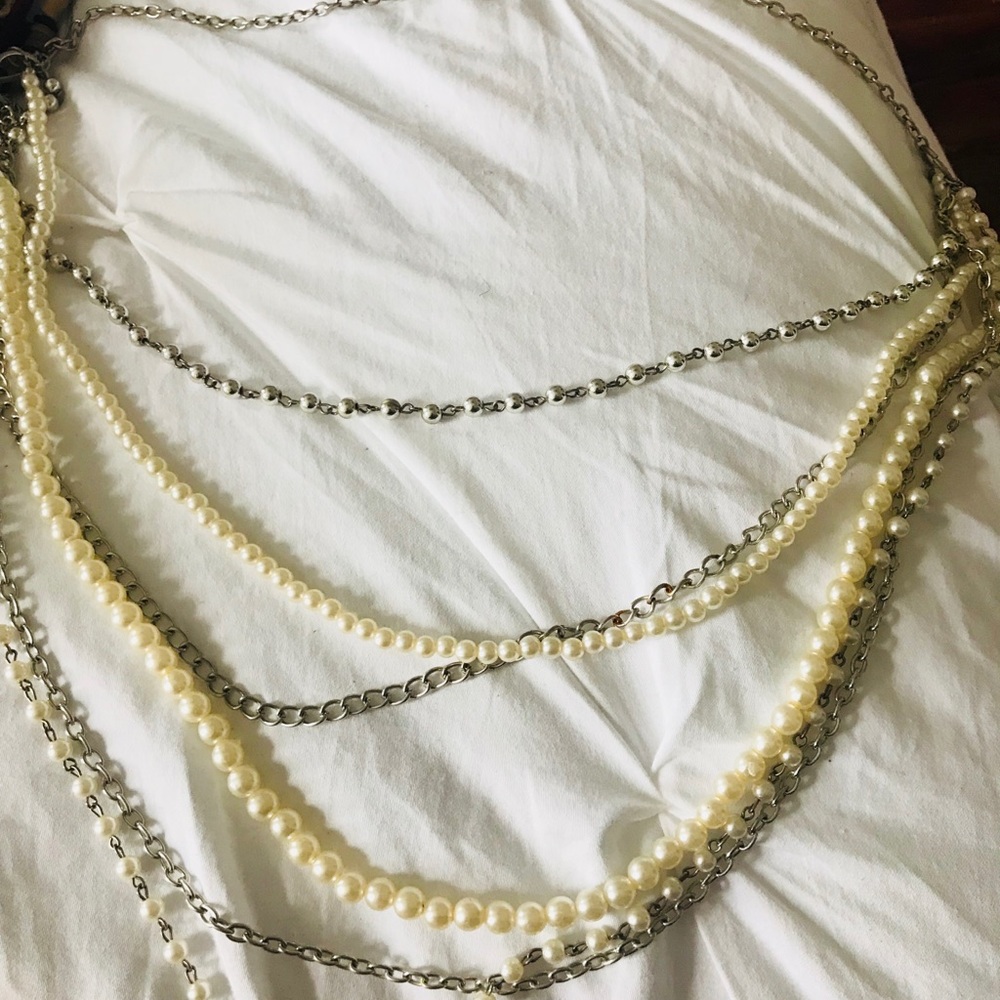 Pearl and chain necklace